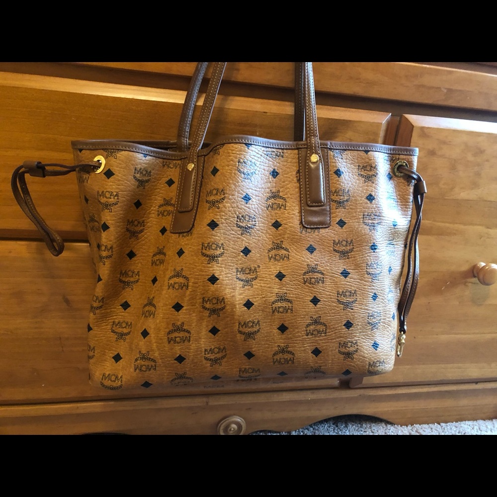 Mcm medium tote with pouch - Picture 4 of 9